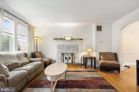 Living - 1619 Shadyside Rd, Baltimore, MD 21218 photo 2 of 5