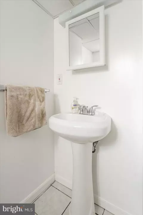 Bath - 1619 Shadyside Rd, Baltimore, MD 21218 photo 1 of 4