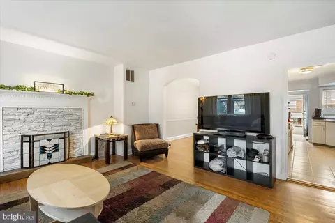 Living - 1619 Shadyside Rd, Baltimore, MD 21218 photo 1 of 5