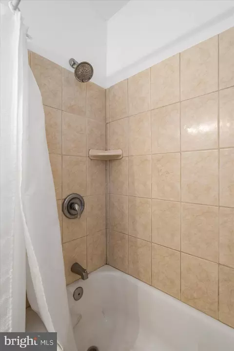 Bath - 1619 Shadyside Rd, Baltimore, MD 21218 photo 3 of 4