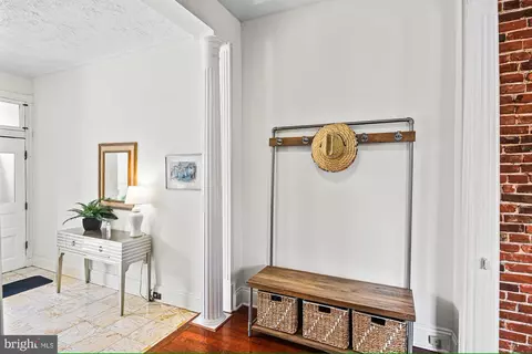 Entry Way - 2746 E Baltimore St, Baltimore, MD 21224 photo 2 of 3
