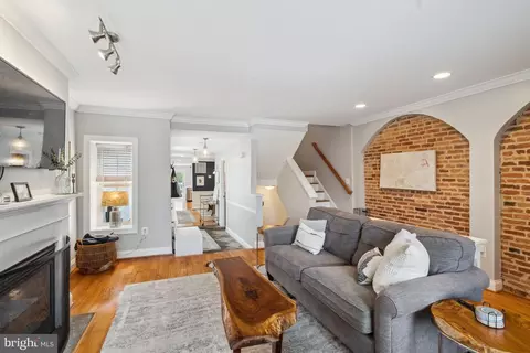 Entry Way - 236 S Collington Ave, Baltimore, MD 21231 photo 2 of 8