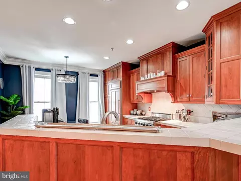 Kitchen - 1207 Dockside Cir, Baltimore, MD 21224 photo 4 of 7