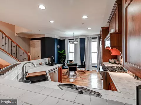 Kitchen - 1207 Dockside Cir, Baltimore, MD 21224 photo 6 of 7