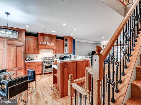Kitchen - 1207 Dockside Cir, Baltimore, MD 21224 photo 3 of 7