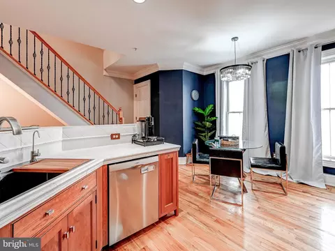 Kitchen - 1207 Dockside Cir, Baltimore, MD 21224 photo 5 of 7