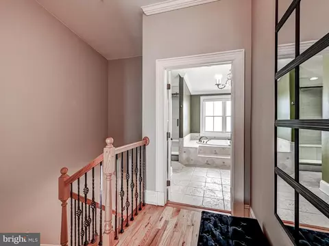 Entry Way - 1207 Dockside Cir, Baltimore, MD 21224 photo 3 of 5