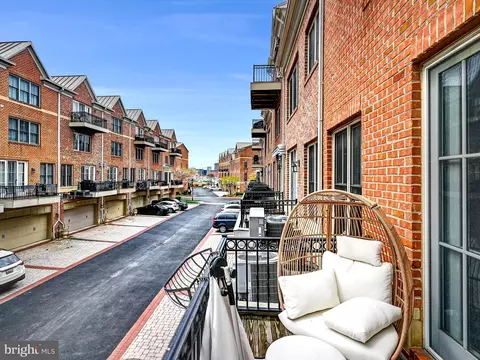 Exterior - 1207 Dockside Cir, Baltimore, MD 21224 photo 4 of 12