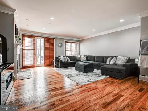Living - 1207 Dockside Cir, Baltimore, MD 21224 photo 1 of 4