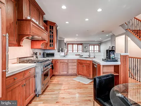 Kitchen - 1207 Dockside Cir, Baltimore, MD 21224 photo 2 of 7