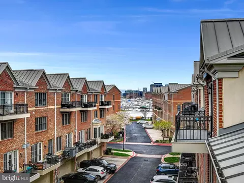 View/Area - 1207 Dockside Cir, Baltimore, MD 21224 photo 1 of 6