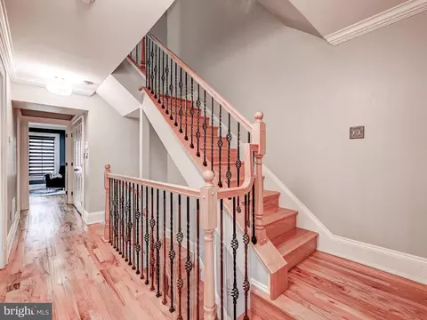 Entry Way - 1207 Dockside Cir, Baltimore, MD 21224 photo 4 of 5