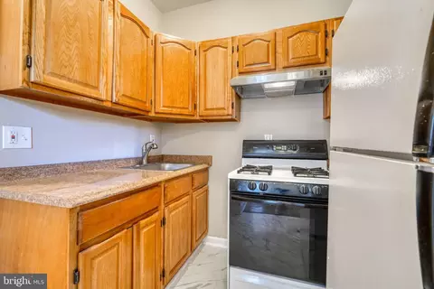 Kitchen - 951 Brooks Ln #1A, Baltimore, MD 21217 photo 1 of 3