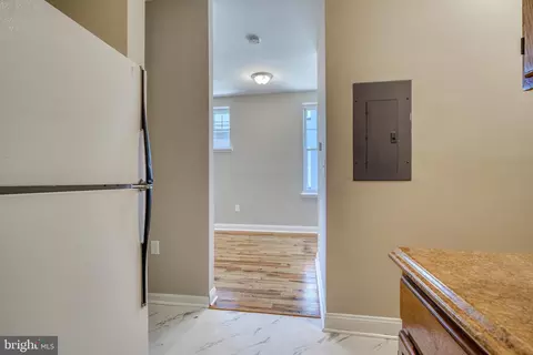 Entry Way - 951 Brooks Ln #1A, Baltimore, MD 21217 photo 4 of 6