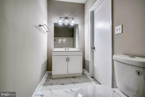 Entry Way - 951 Brooks Ln #1A, Baltimore, MD 21217 photo 6 of 6