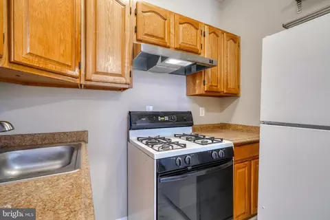 Kitchen - 951 Brooks Ln #1A, Baltimore, MD 21217 photo 3 of 3