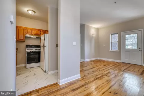 Entry Way - 951 Brooks Ln #1A, Baltimore, MD 21217 photo 3 of 6