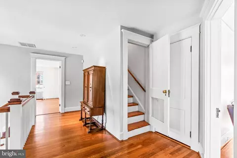 Entry Way - 208 Northway, Baltimore, MD 21218 photo 9 of 11