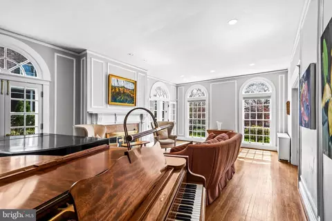 Living - 208 Northway, Baltimore, MD 21218 photo 2 of 3