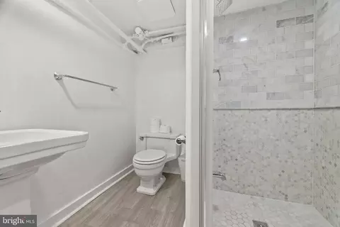 Bath - 208 Northway, Baltimore, MD 21218 photo 9 of 9