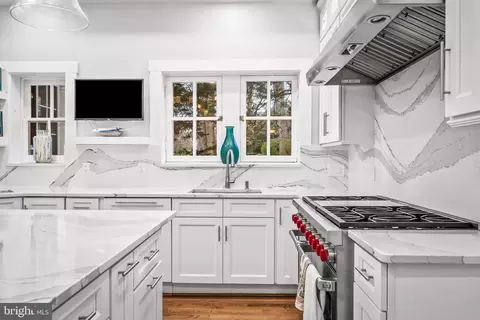 Kitchen - 208 Northway, Baltimore, MD 21218 photo 6 of 8