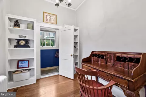 Entry Way - 208 Northway, Baltimore, MD 21218 photo 6 of 11