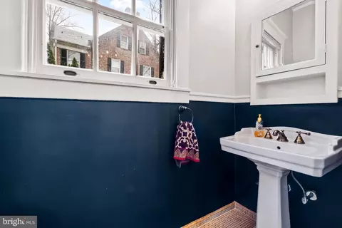 Bath - 208 Northway, Baltimore, MD 21218 photo 1 of 9