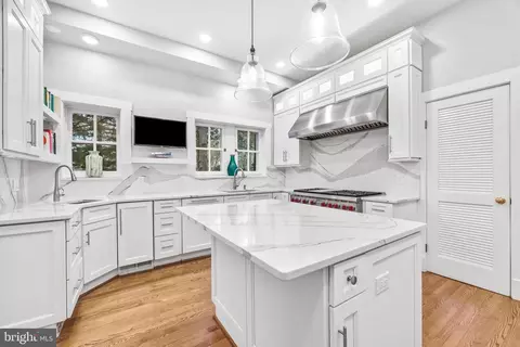 Kitchen - 208 Northway, Baltimore, MD 21218 photo 3 of 8