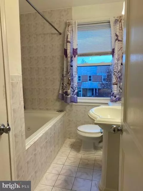Bath - 5512 Sagra Rd, Baltimore, MD 21239 photo 2 of 2