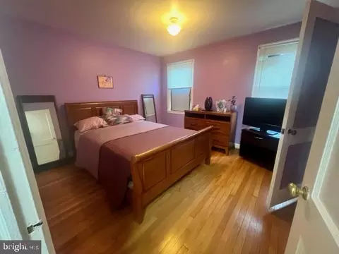 Bedroom - 3911 Brehms Ln, Baltimore, MD 21213 photo 1 of 2