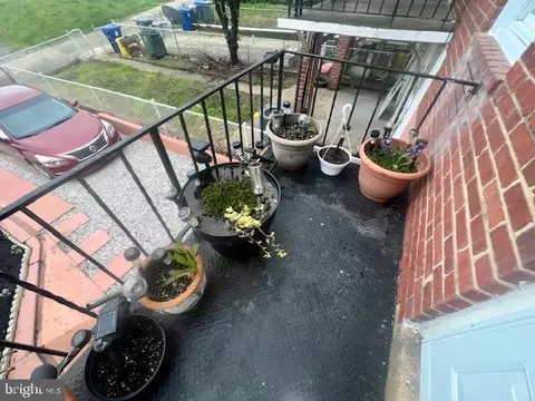 Exterior - 3911 Brehms Ln, Baltimore, MD 21213 photo 5 of 8