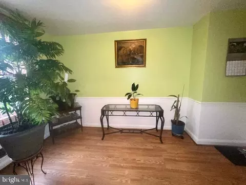 Living - 3911 Brehms Ln, Baltimore, MD 21213 photo 4 of 5