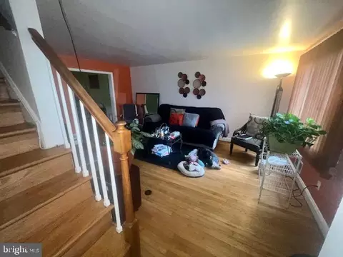 Living - 3911 Brehms Ln, Baltimore, MD 21213 photo 2 of 5