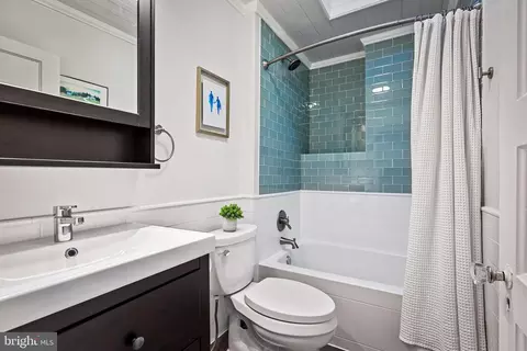 Bath - 821 Union Ave, Baltimore, MD 21211 photo 1 of 4