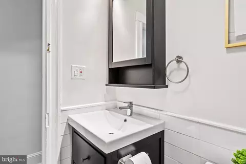 Bath - 821 Union Ave, Baltimore, MD 21211 photo 3 of 4