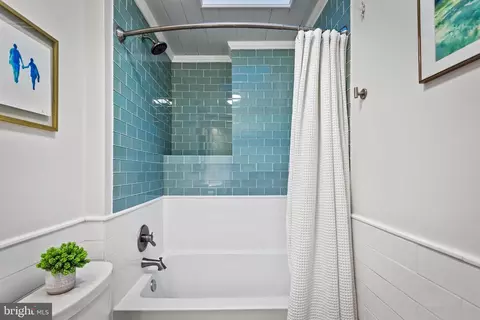 Bath - 821 Union Ave, Baltimore, MD 21211 photo 2 of 4