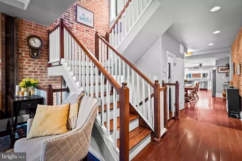 Entry Way - 642 E Fort Ave, Baltimore, MD 21230 photo 2 of 5