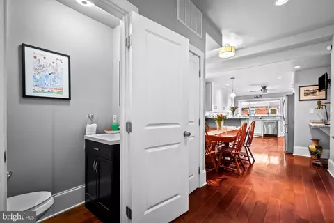 Entry Way - 642 E Fort Ave, Baltimore, MD 21230 photo 3 of 5