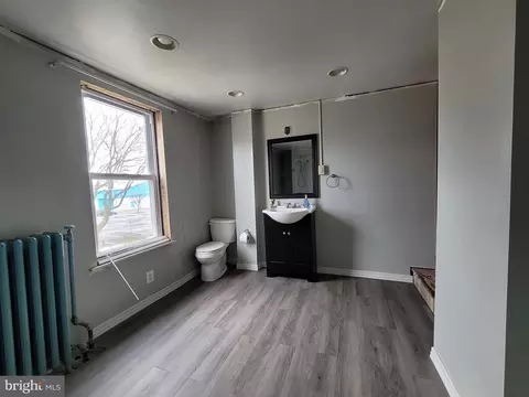 Bath - 1209 Scott St, Baltimore, MD 21230 photo 2 of 5