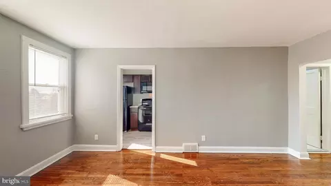 Entry Way - 1102 Gleneagle Rd, Baltimore, MD 21239 photo 2 of 3