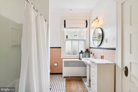 Bath - 205 Ridgewood Rd, Baltimore, MD 21210 photo 3 of 5