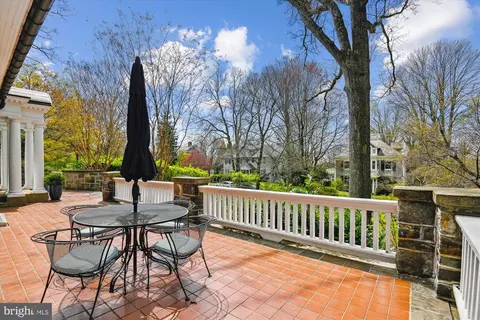 Exterior - 205 Ridgewood Rd, Baltimore, MD 21210 photo 4 of 20
