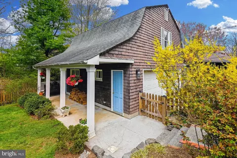 Exterior - 205 Ridgewood Rd, Baltimore, MD 21210 photo 19 of 20