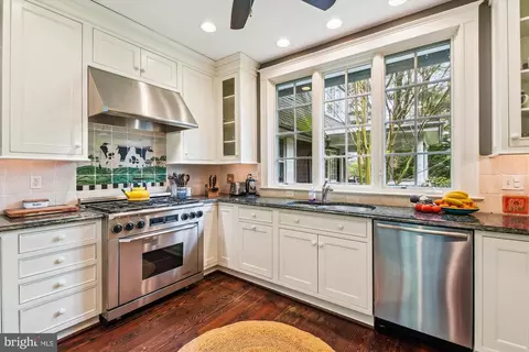 Kitchen - 205 Ridgewood Rd, Baltimore, MD 21210 photo 6 of 6