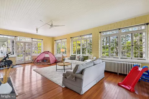 Living - 205 Ridgewood Rd, Baltimore, MD 21210 photo 4 of 9
