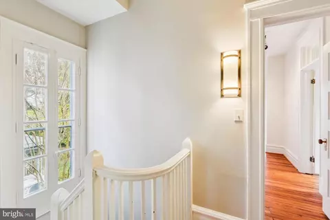 Entry Way - 205 Ridgewood Rd, Baltimore, MD 21210 photo 7 of 7