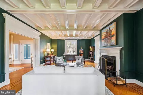 Living - 205 Ridgewood Rd, Baltimore, MD 21210 photo 2 of 9