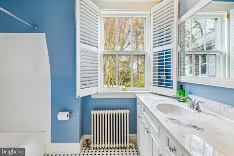 Bath - 205 Ridgewood Rd, Baltimore, MD 21210 photo 4 of 5