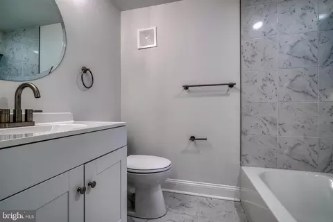 Bath - 1645 Ruxton Ave, Baltimore, MD 21216 photo 13 of 14