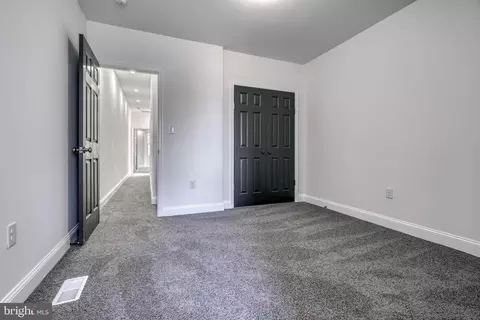 Entry Way - 1645 Ruxton Ave, Baltimore, MD 21216 photo 12 of 17